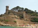Le superbe chateau fortifié de Tossa de mar depuis la mer