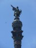 Du haut de sa tour, en face du port, Christophe Colomb nous montre (...)